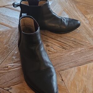 Gorgeous POPPY & BARLEY leather pointed toe booties! 6